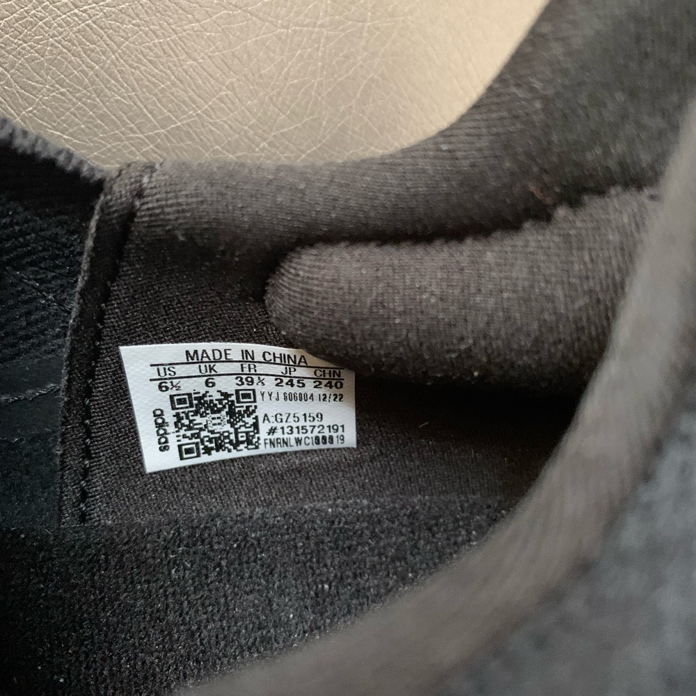 ❌SOLD❌Adidas UltraBoost - Picture 5 of 5